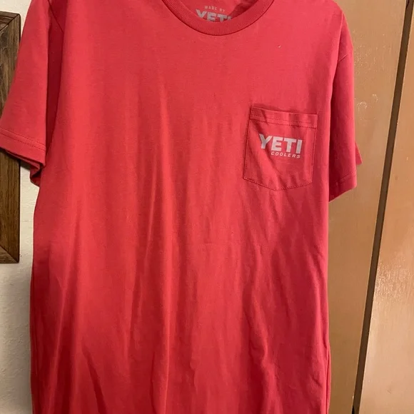 Yeti Coat of Arms Brick size L new t shirt with tags - Picture 2 of 5